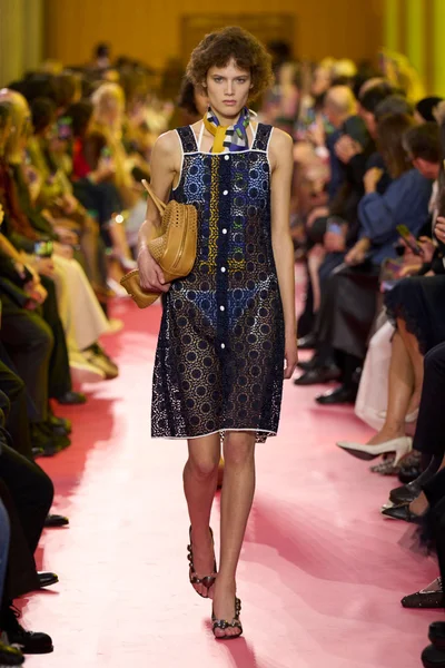 Look 22